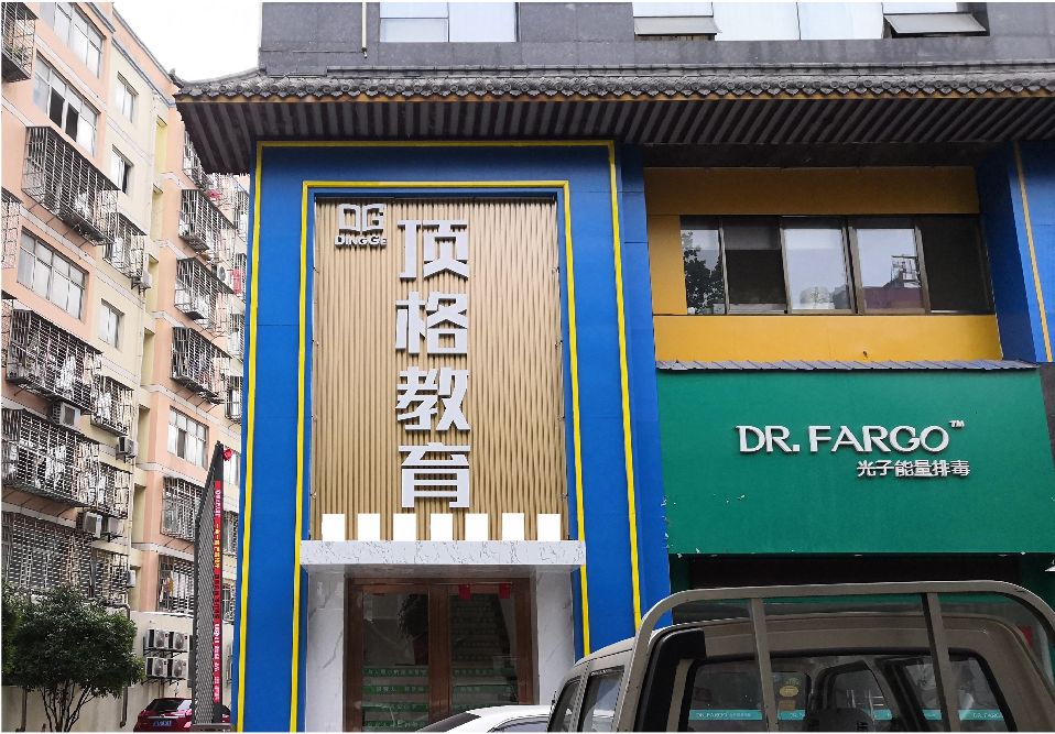 于都门头设计要符合门店特色。